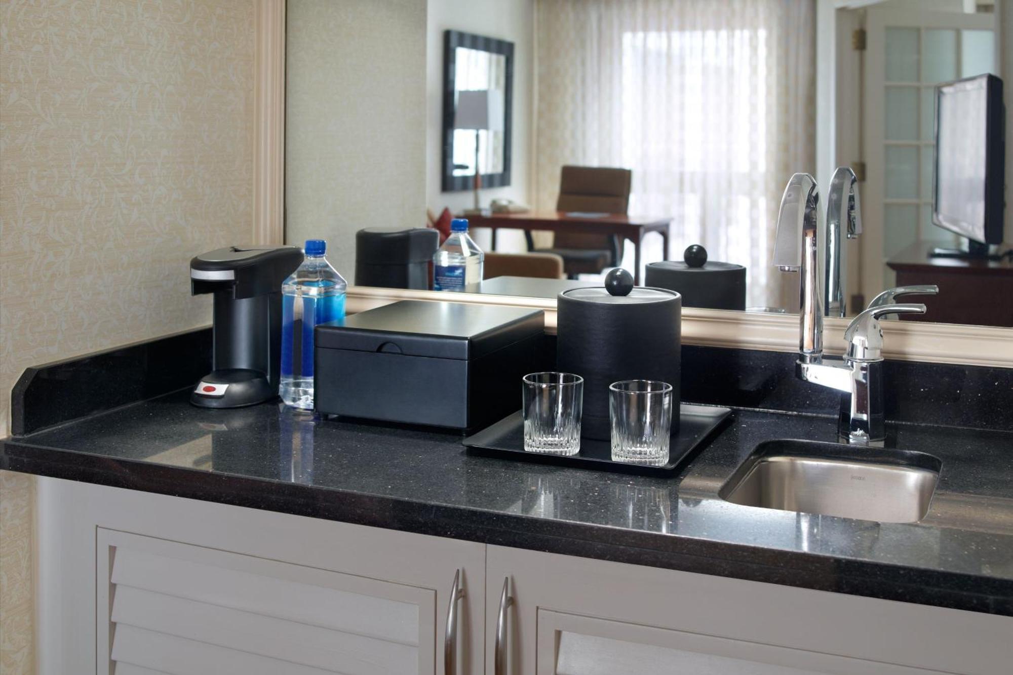 Atlanta Marriott Suites Midtown Екстериор снимка